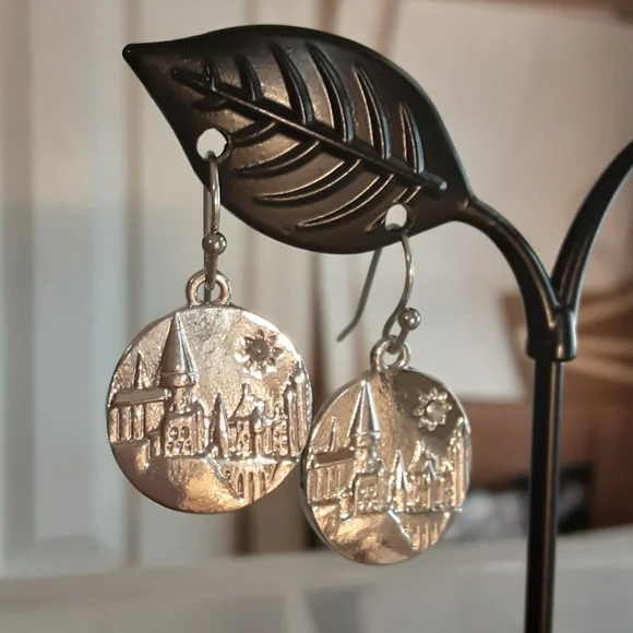 Hand Crafted Harry Potter Pierced Earrings Silvertone - Picture 3 of 3